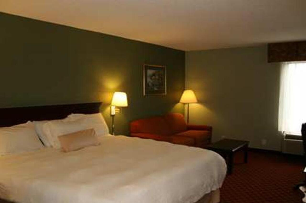 Hampton Inn - Хилсвилл Номер фото