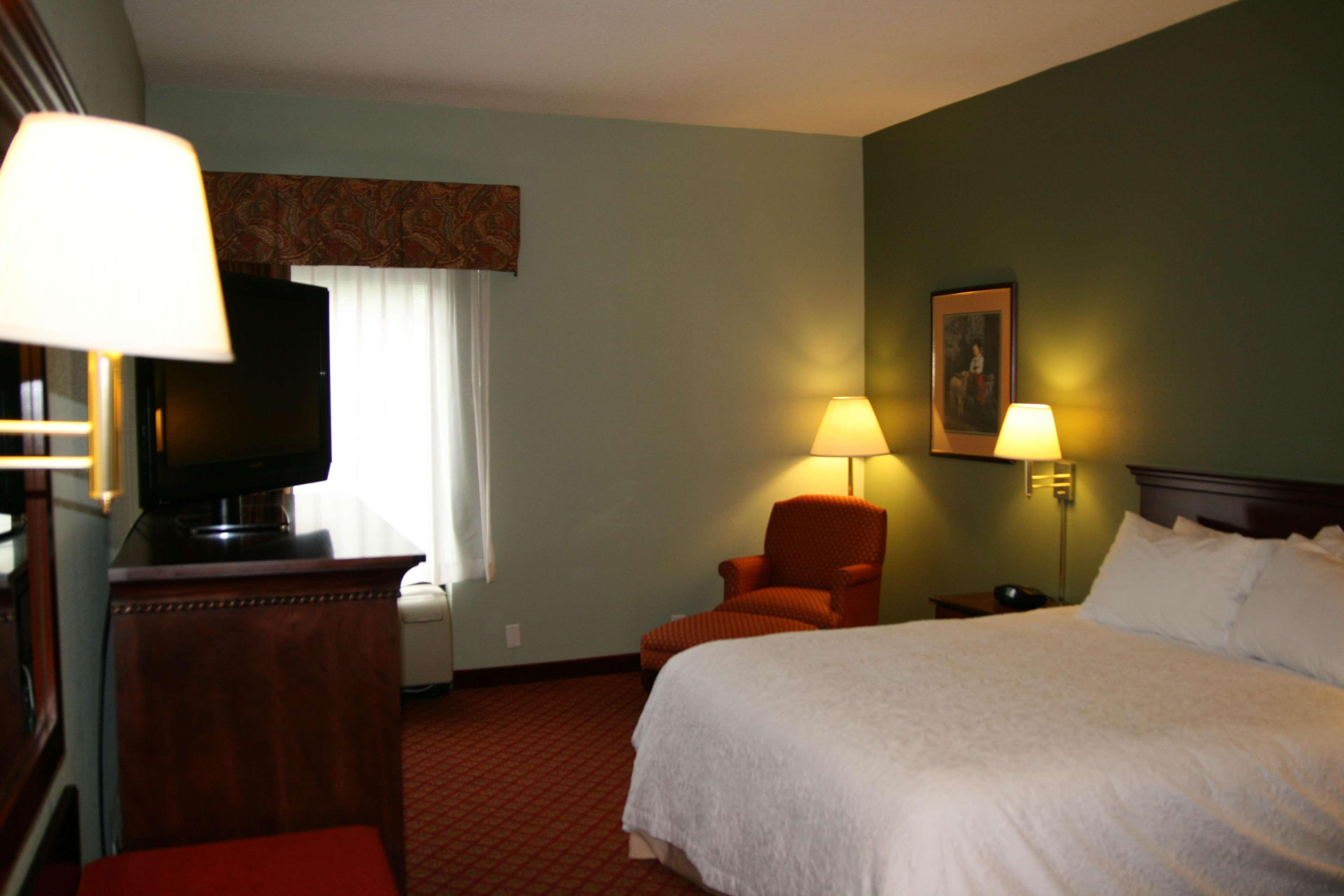 Hampton Inn - Хилсвилл Экстерьер фото