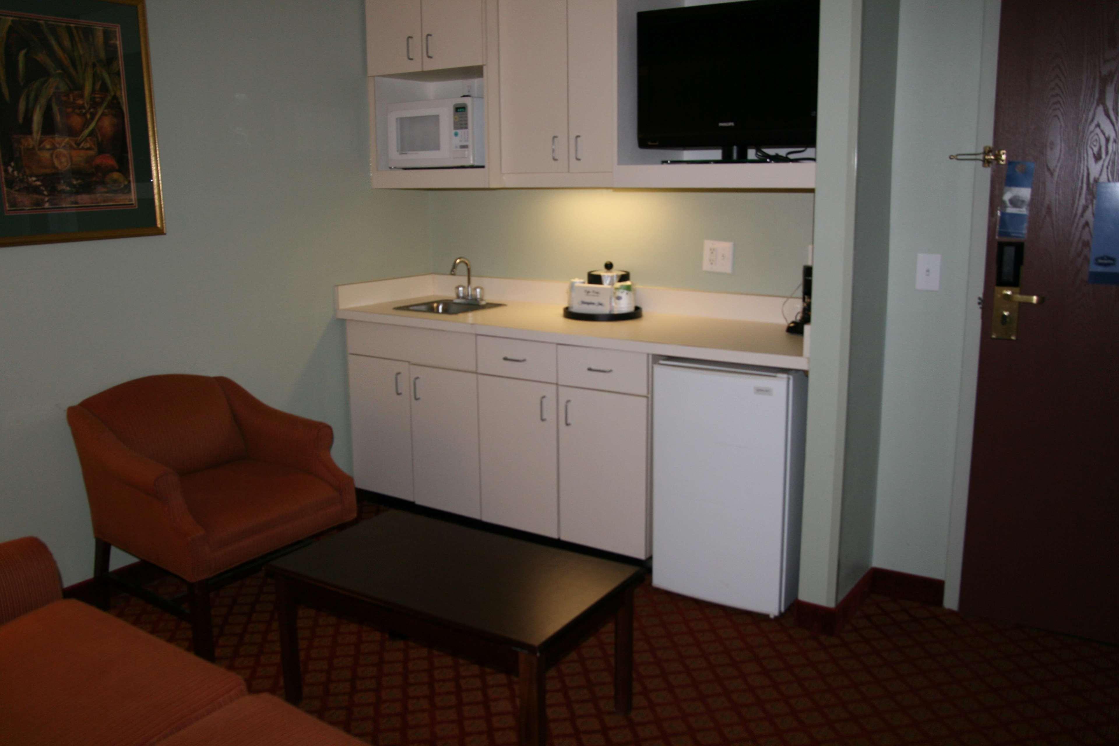 Hampton Inn - Хилсвилл Экстерьер фото