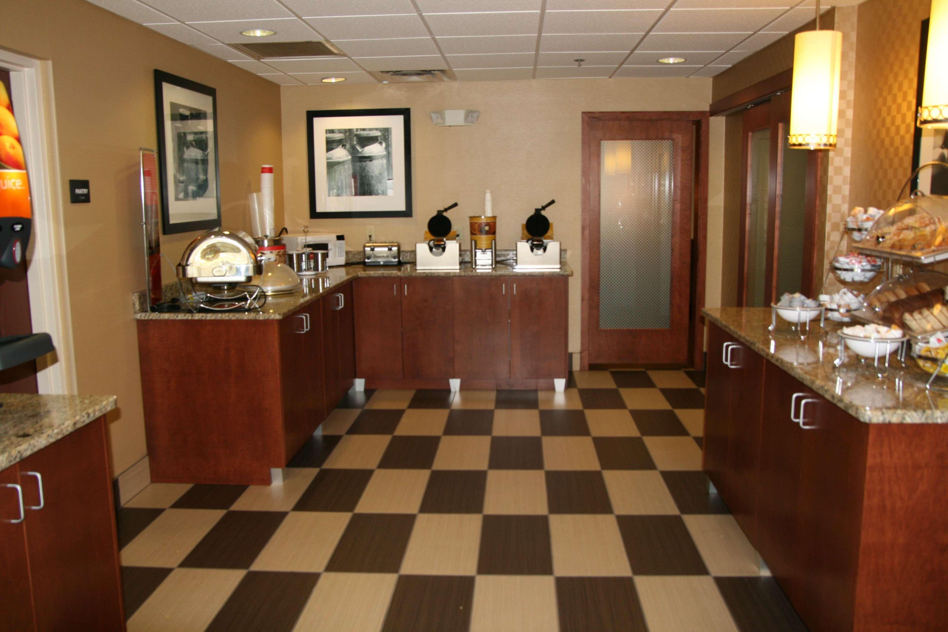 Hampton Inn - Хилсвилл Экстерьер фото
