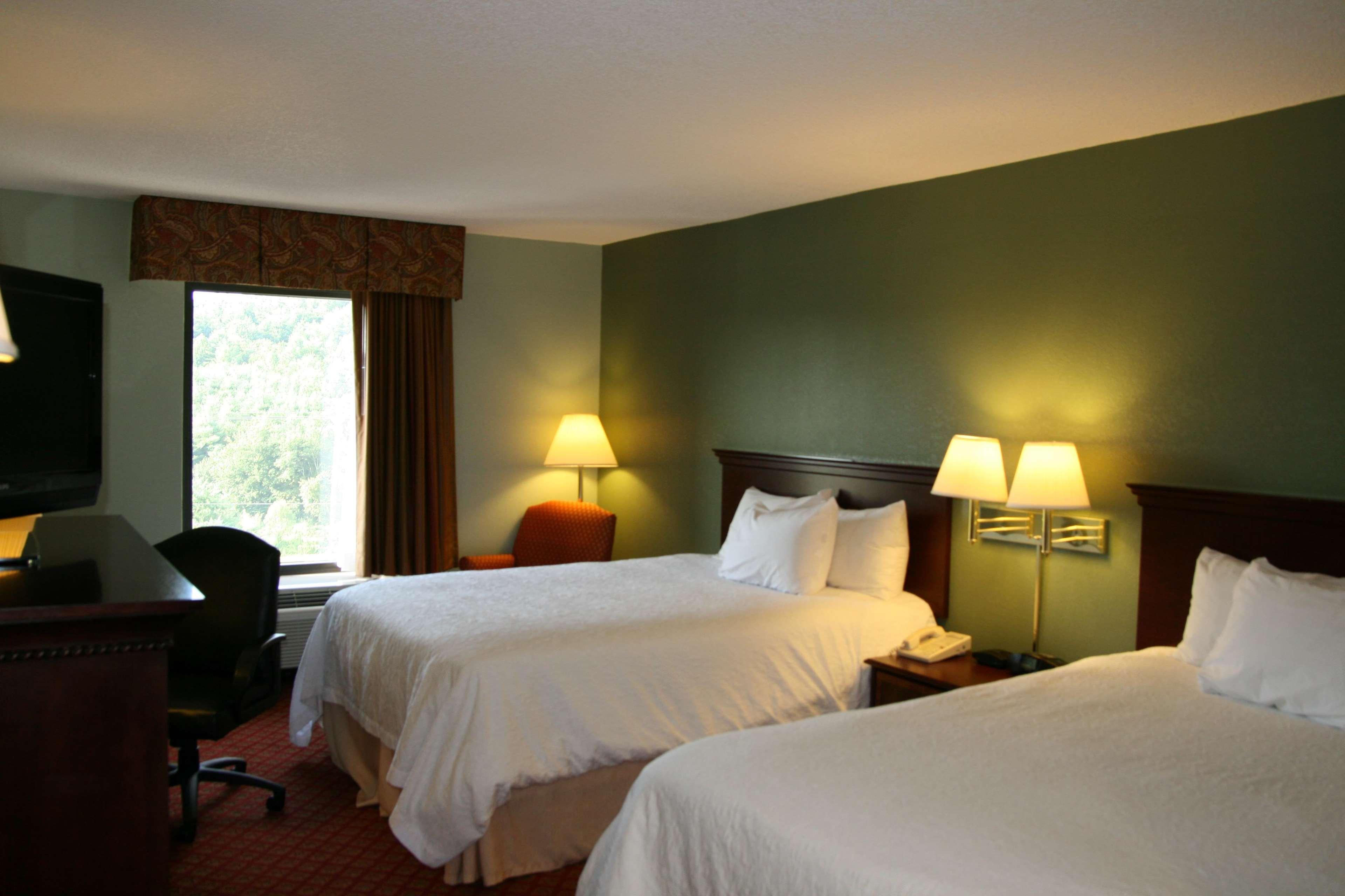 Hampton Inn - Хилсвилл Экстерьер фото