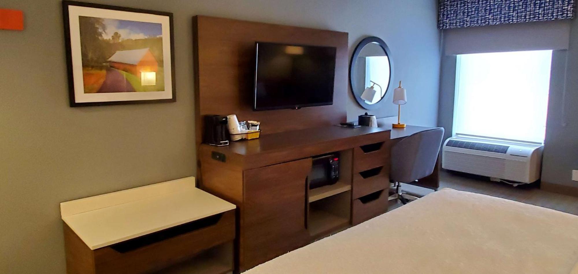 Hampton Inn - Хилсвилл Экстерьер фото