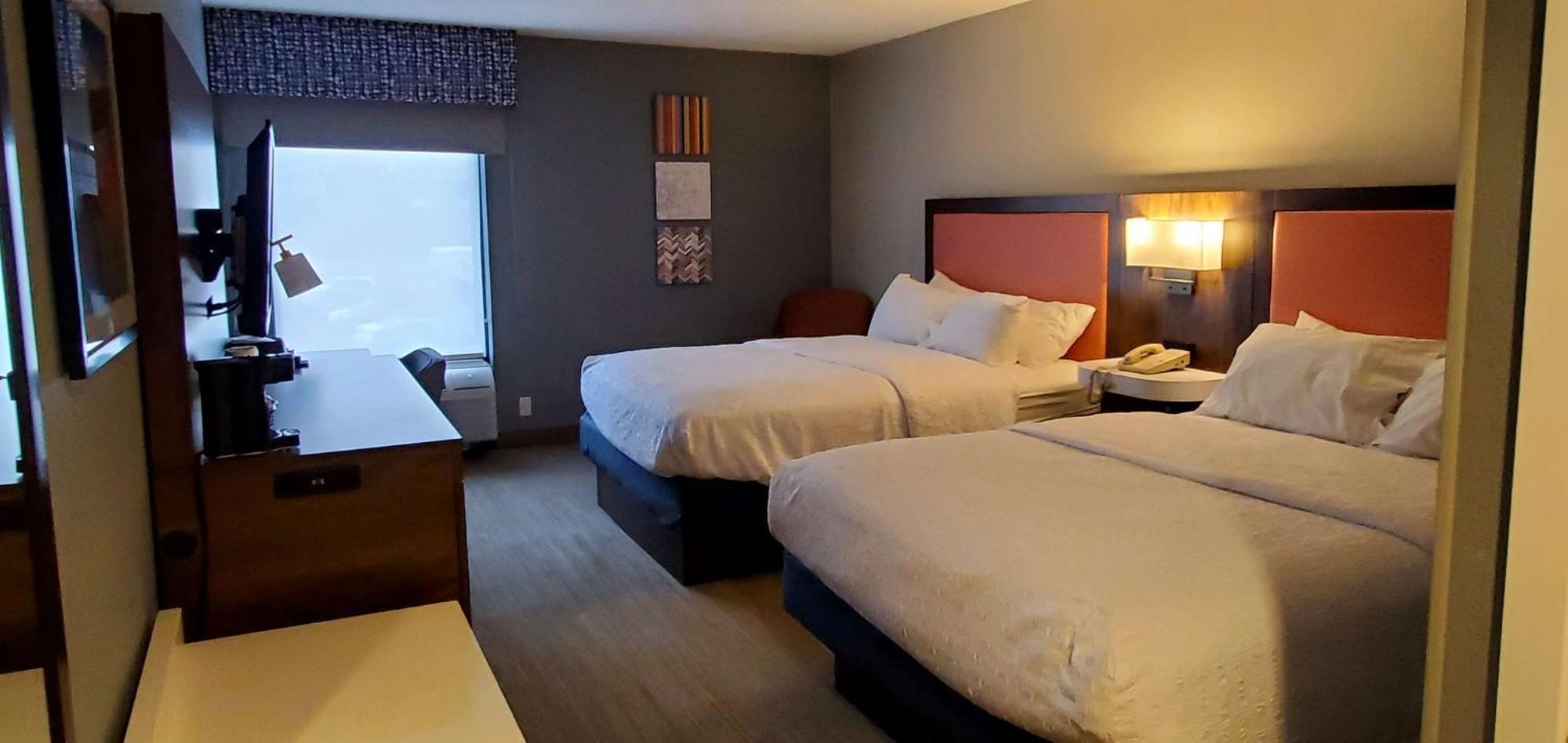 Hampton Inn - Хилсвилл Экстерьер фото