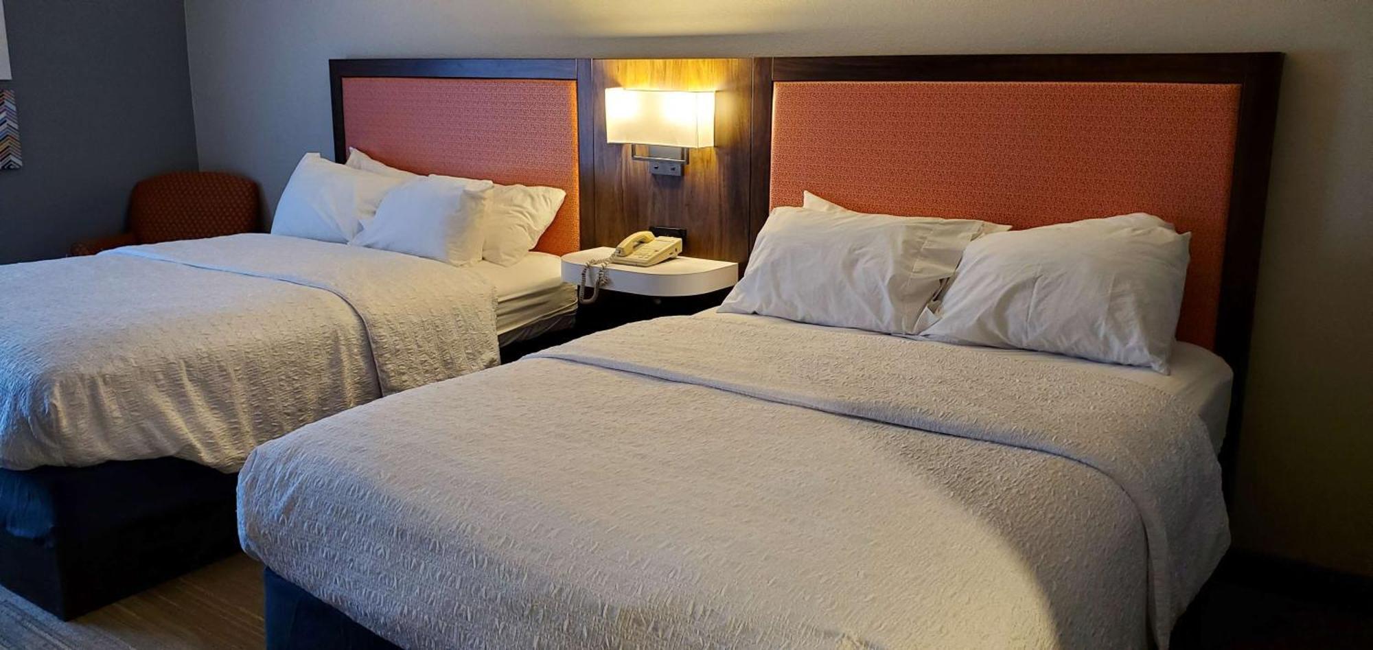 Hampton Inn - Хилсвилл Экстерьер фото