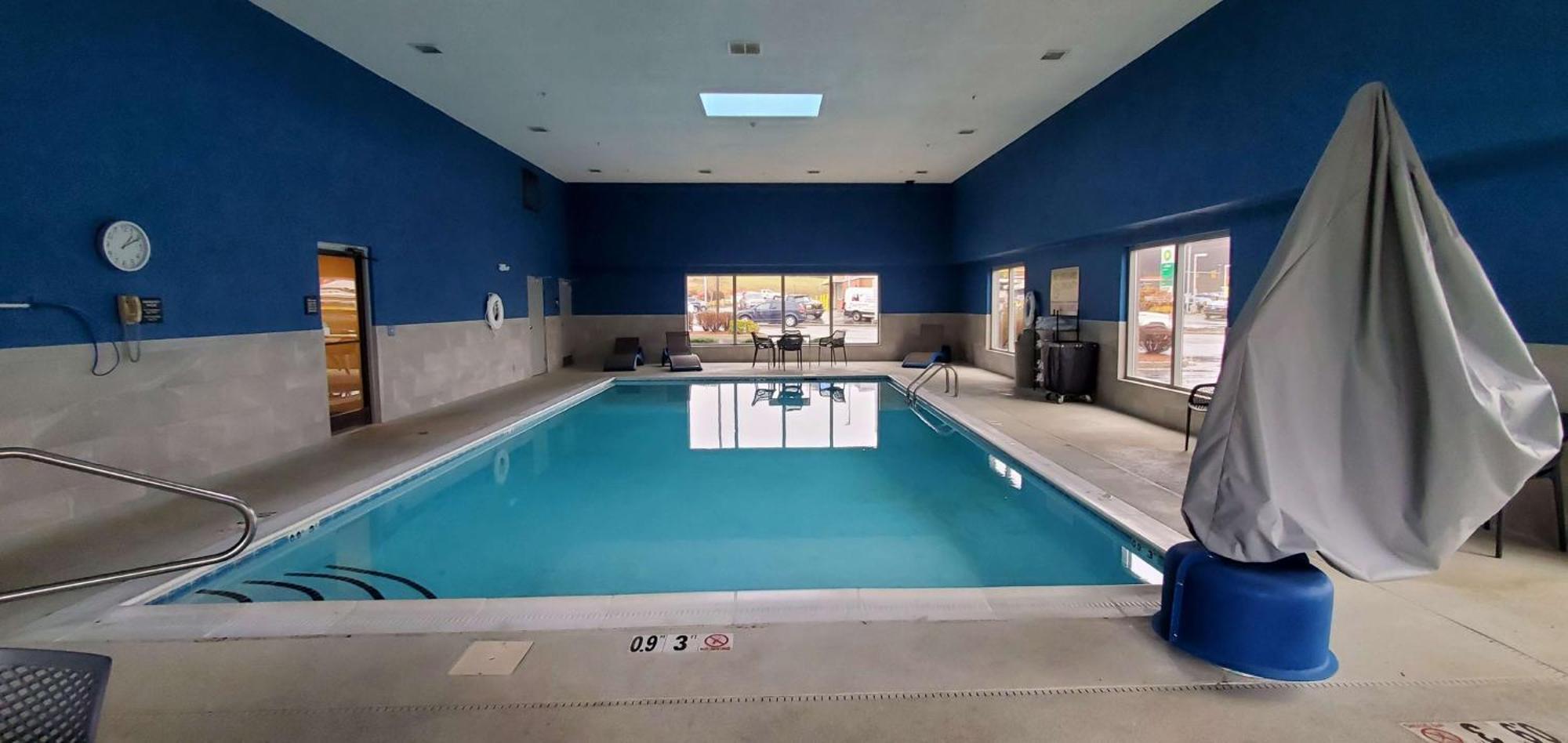 Hampton Inn - Хилсвилл Экстерьер фото