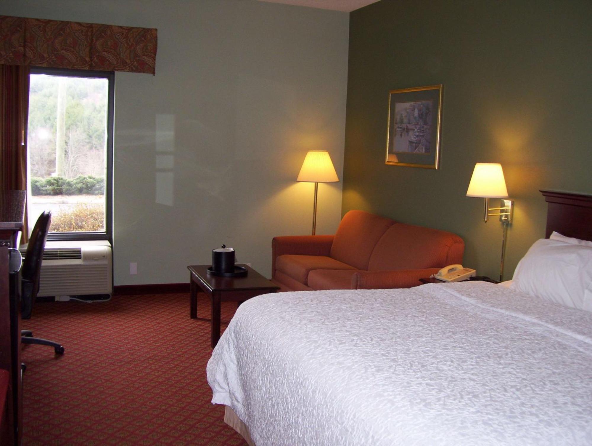 Hampton Inn - Хилсвилл Экстерьер фото