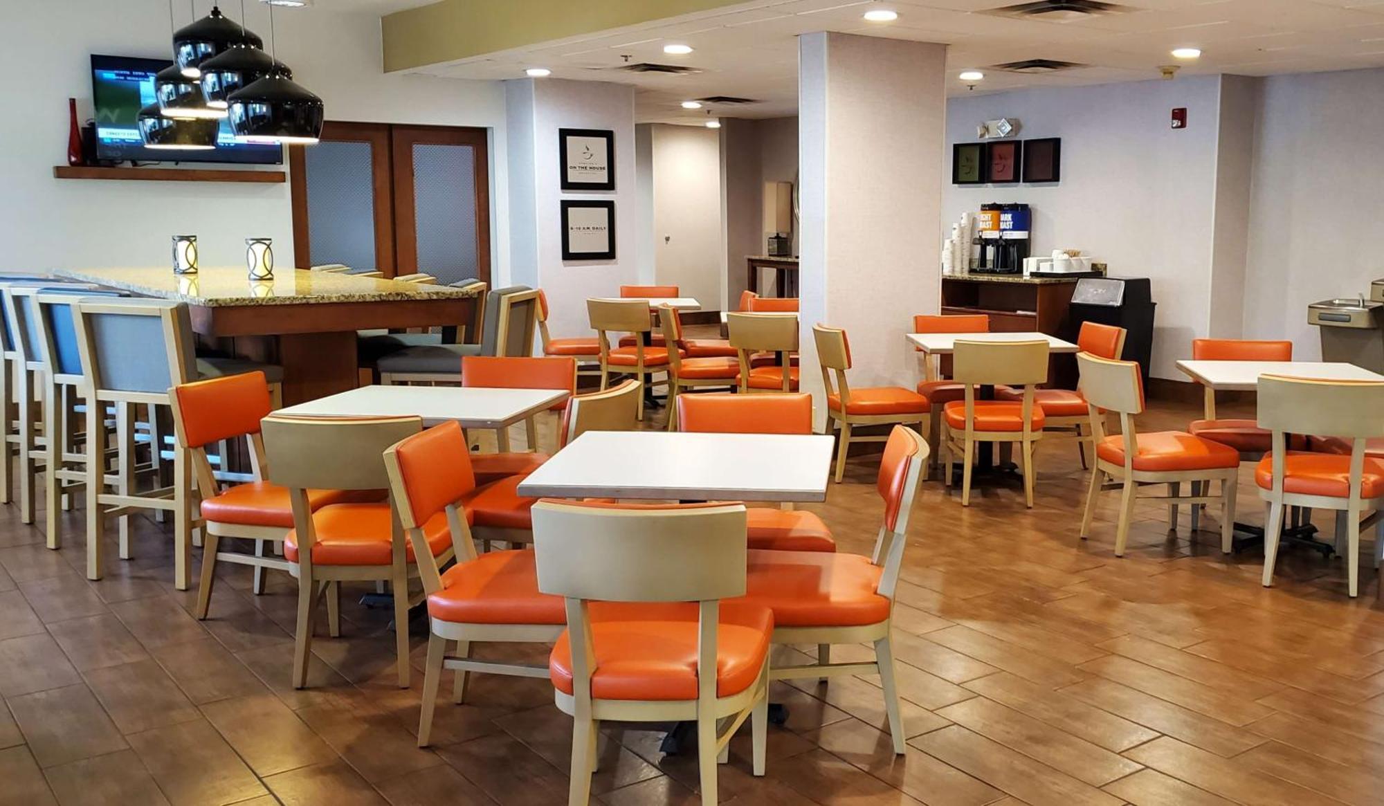 Hampton Inn - Хилсвилл Экстерьер фото